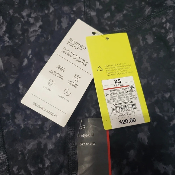 NWT All in Motion Brushed Sculpt High Rise Bike Shorts XS - Picture 7 of 7